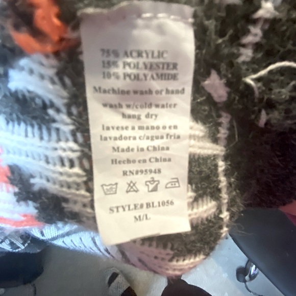 Beautiful Coral/Grey/White Long Sleeve Sweater by Cozy Casual M/L - Picture 6 of 6